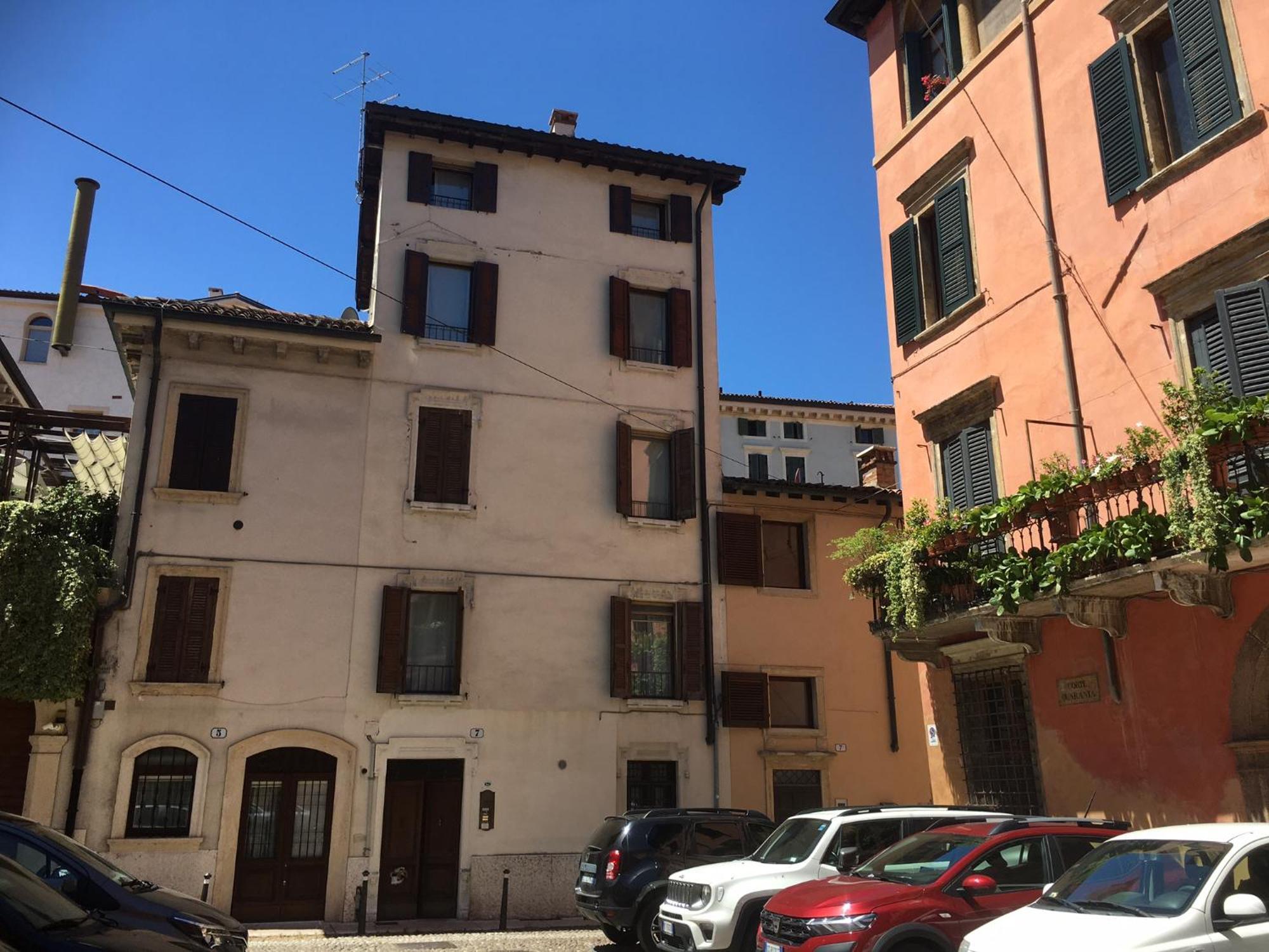 Veronajourneys Emilei, Verona